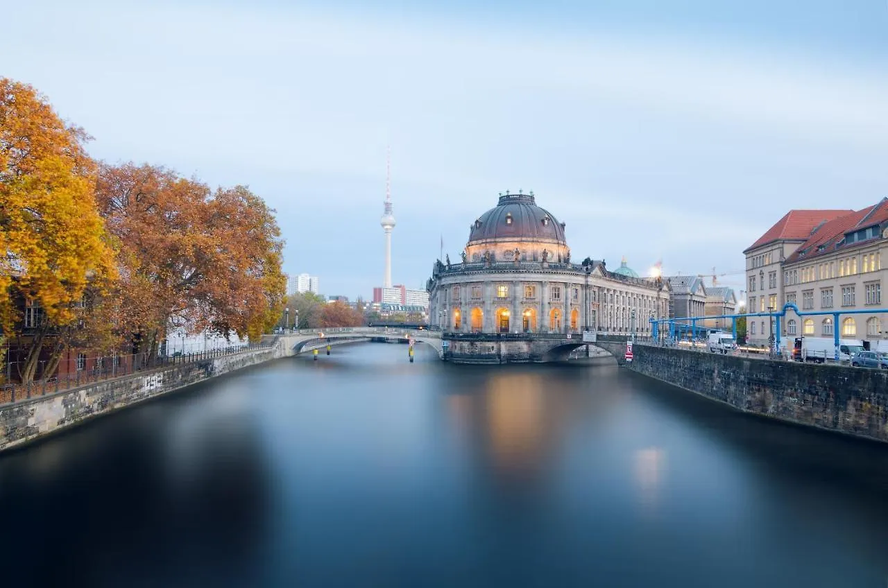 Berlin Holiday Apartments Near Central Station 0*,