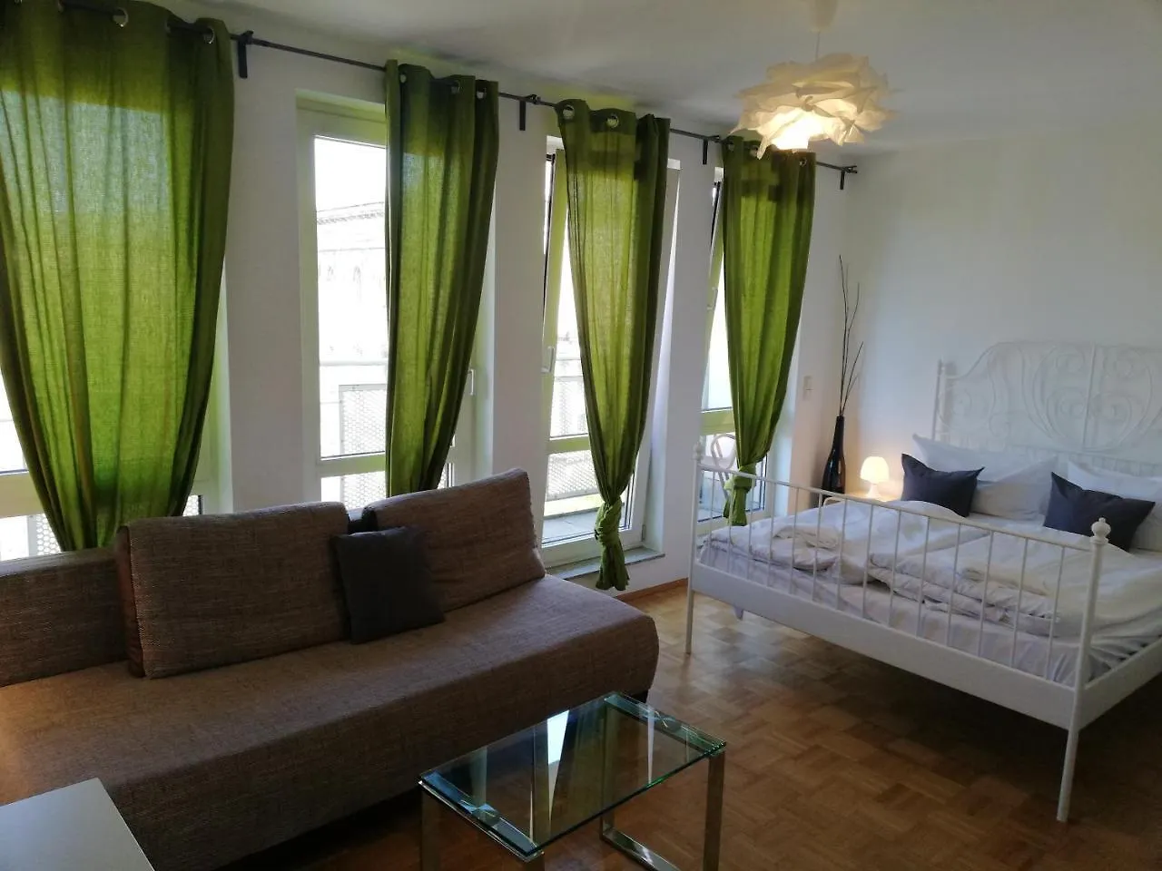 Berlin Holiday Apartments Near Central Station 0*,