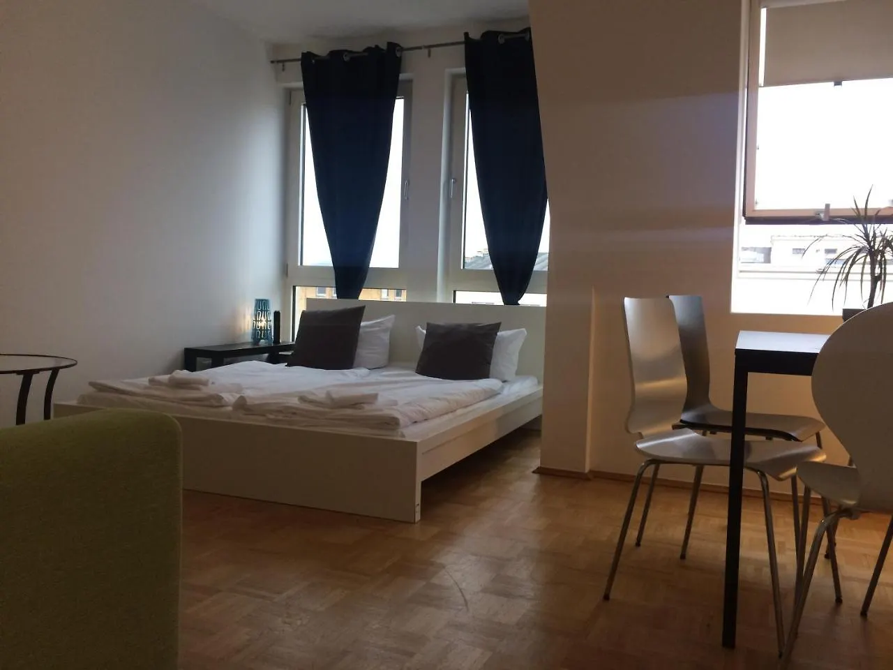 Berlin Holiday Apartments Near Central Station 0*,
