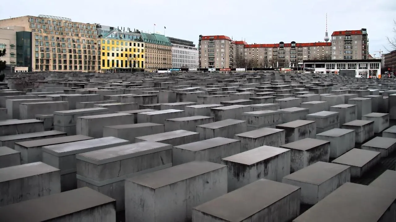 Berlin Holiday Apartments Near Central Station 0*,